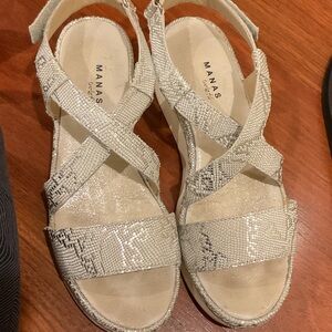 Women's Textured Cream Sandals